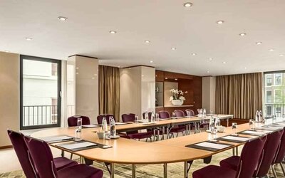 Meeting room with u shape table at the Hilton The Hague.