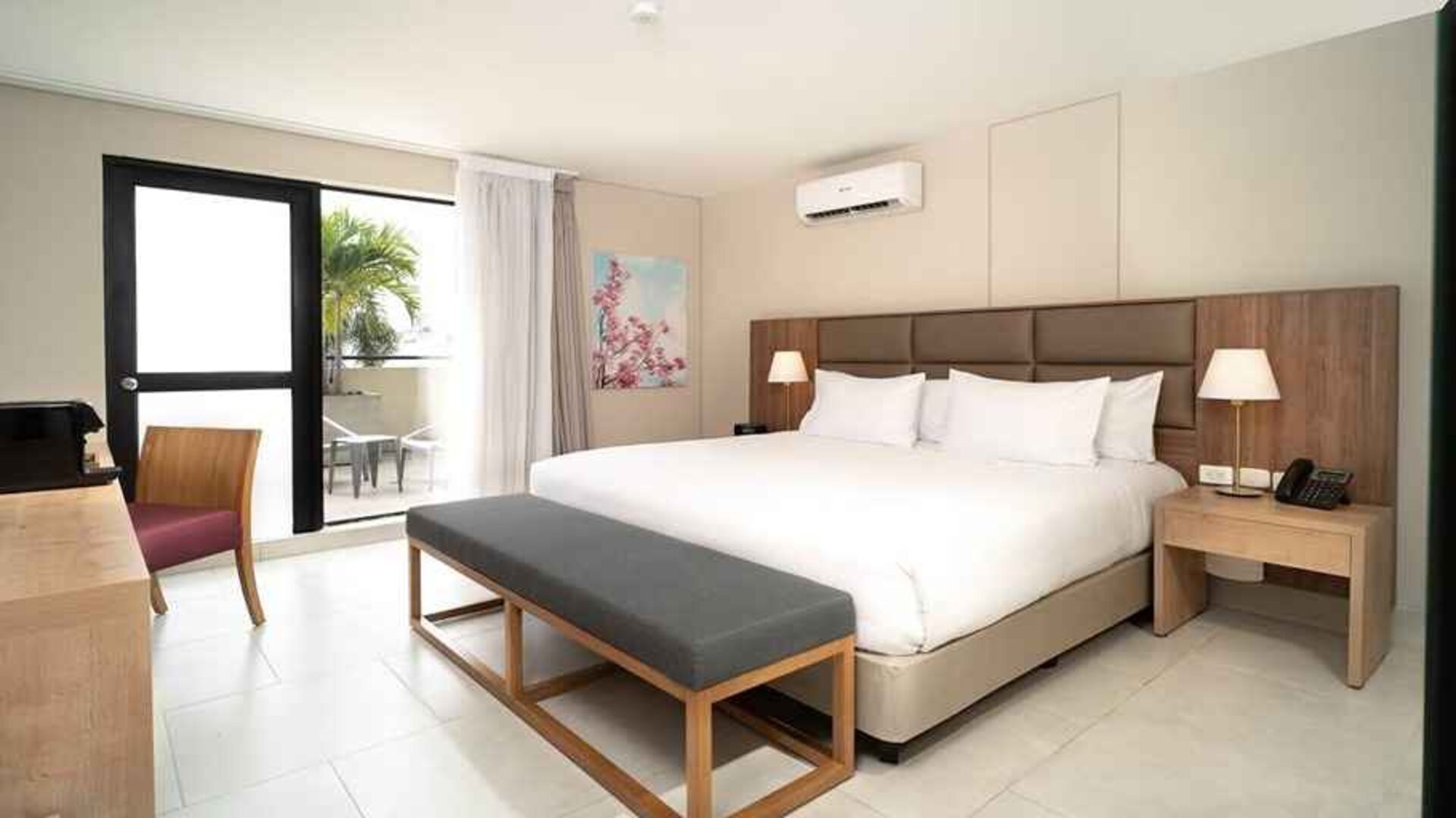 spacious king room work desk and lots of natural light at Hilton Garden Inn Cali Ciudad Jardin.