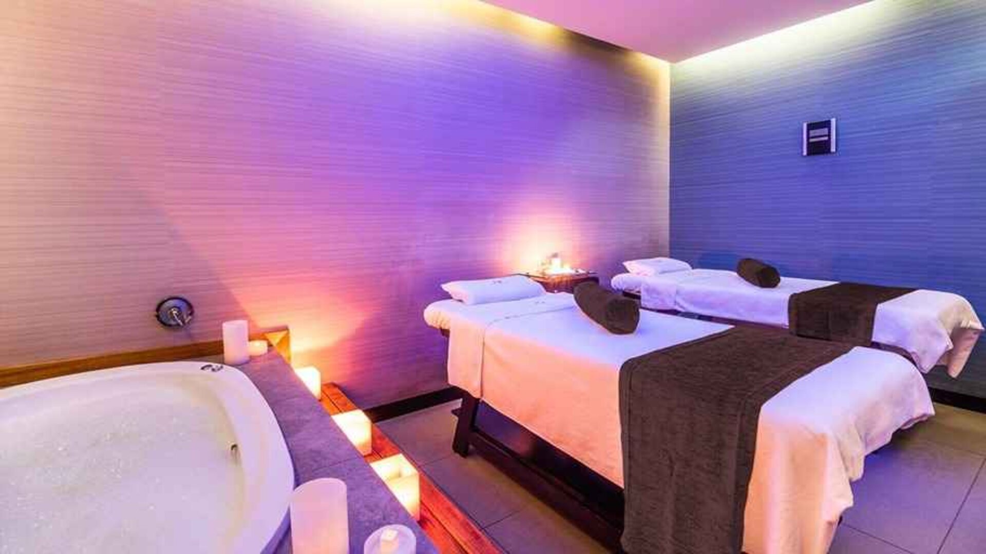 luxurious day spa available at DoubleTree by Hilton Bogota Salitre AR.