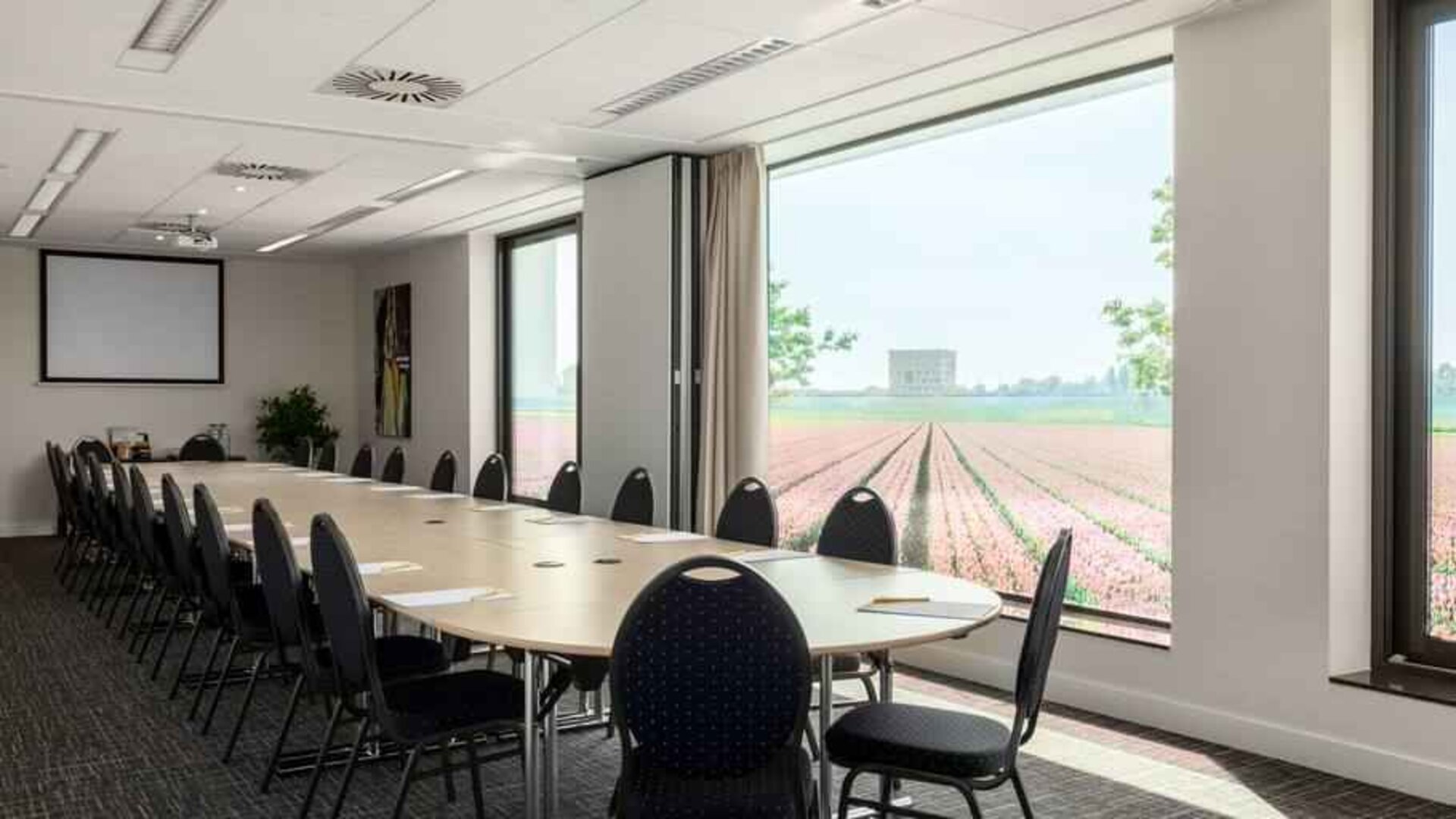 Bright meeting room at the Hilton Garden Inn Leiden.