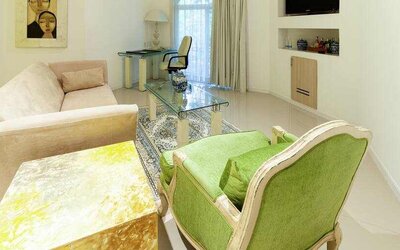 Living room suitable as workspace at the MM Grand Hotel Puebla, Tapestry Collection by Hilton.