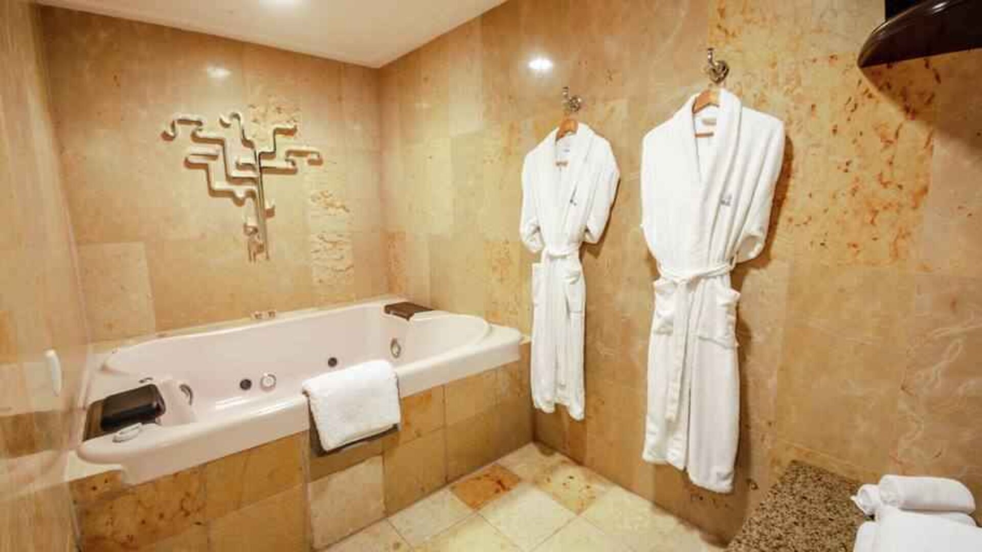 Relaxing bath tub at the Hilton Garden Inn Tuxtla Gutierrez.