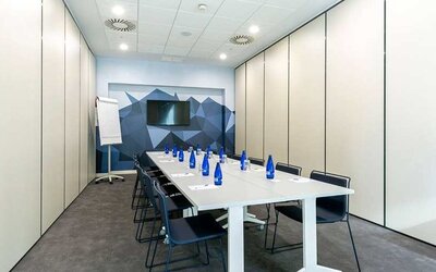 professional meeting room at Hampton by Hilton Alcobendas Madrid.