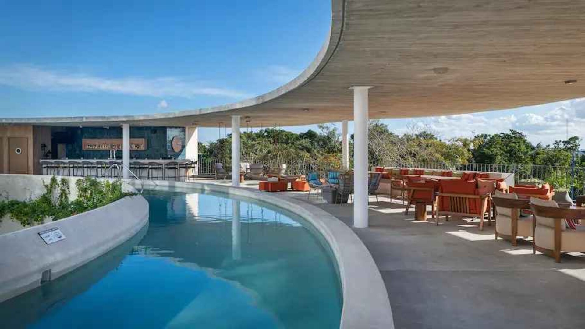 Relaxing outdoor pool at the Hilton Garden Inn Cancun Airport.