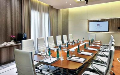 Elegant meeting room at the DoubleTree by Hilton Doha - Old Town.