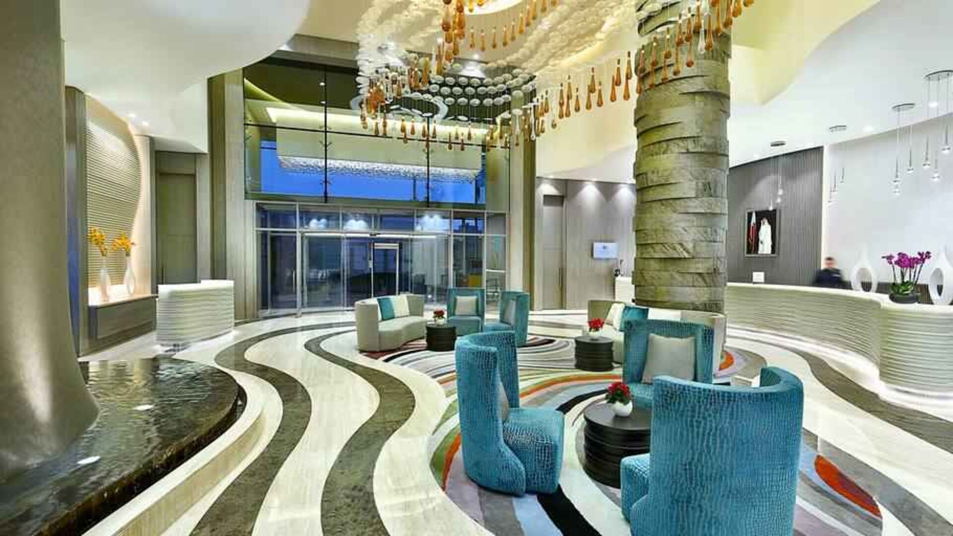 Lobby workspace at the DoubleTree by Hilton Doha - Old Town.