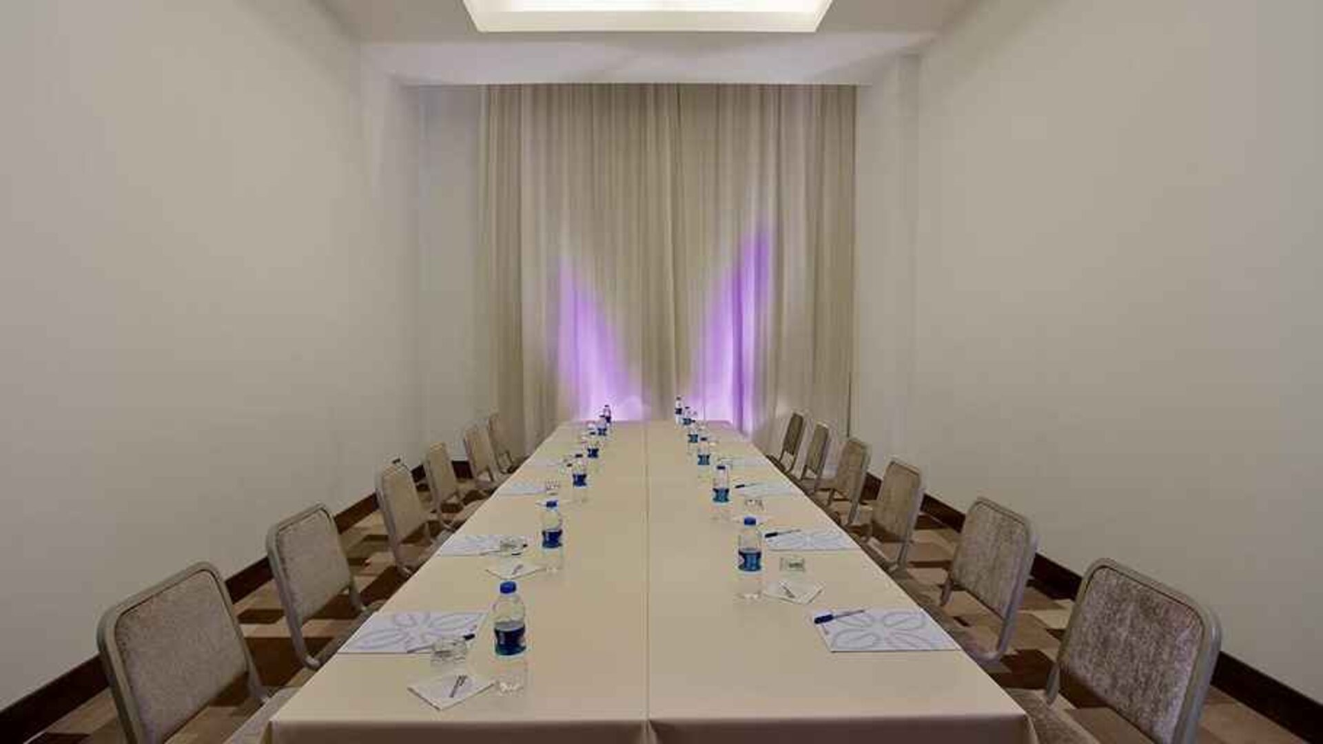 professional meeting room ideal for all business meetings at Hilton Garden Inn Kutahya.