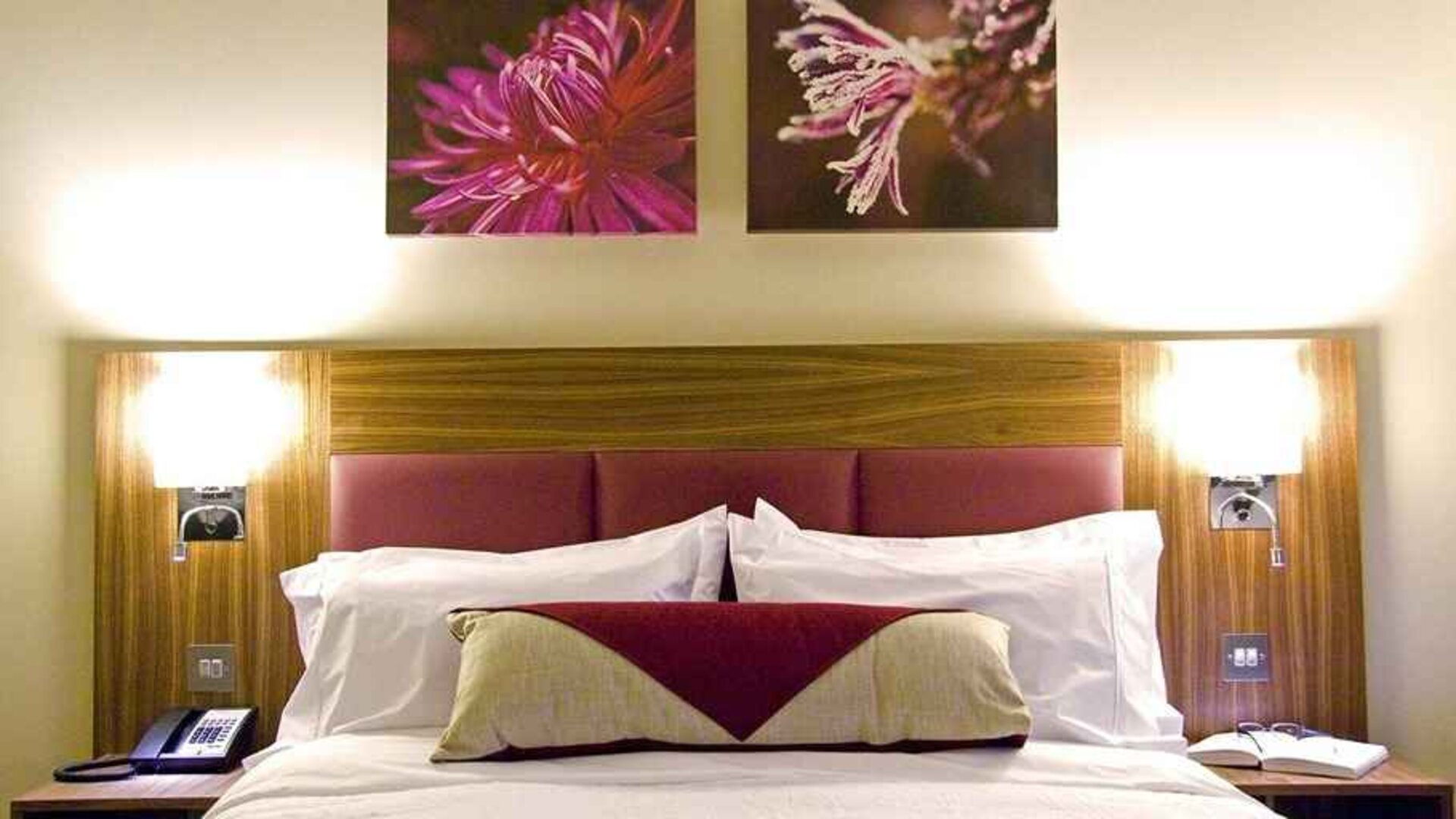 comfortable king bedroom at Hilton Garden Inn Konya, Turkey.