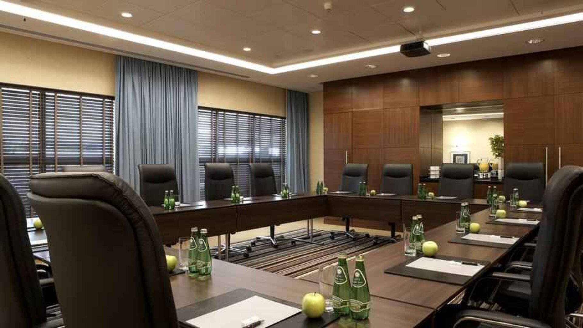 Meeting room with square table at the Hilton Warsaw City.
