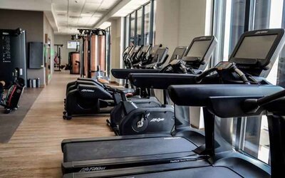Fitness center with treadmills at the Hampton by Hilton Kalisz.