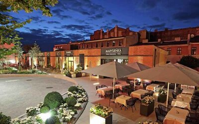 Outdoor patio perfect for co-working at the Hampton by Hilton Kalisz.