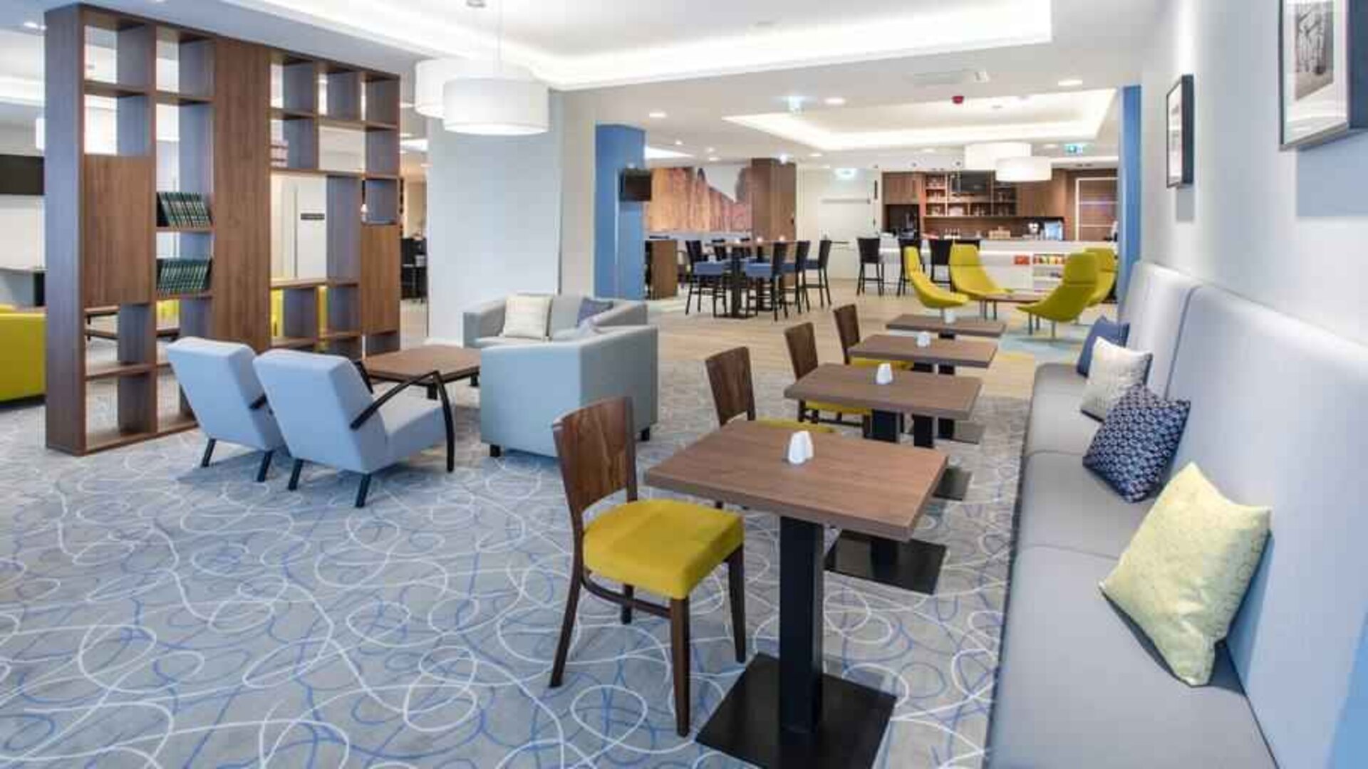 Lobby workspace suitable for co-working at the Hampton by Hilton Gdansk Oliwa.
