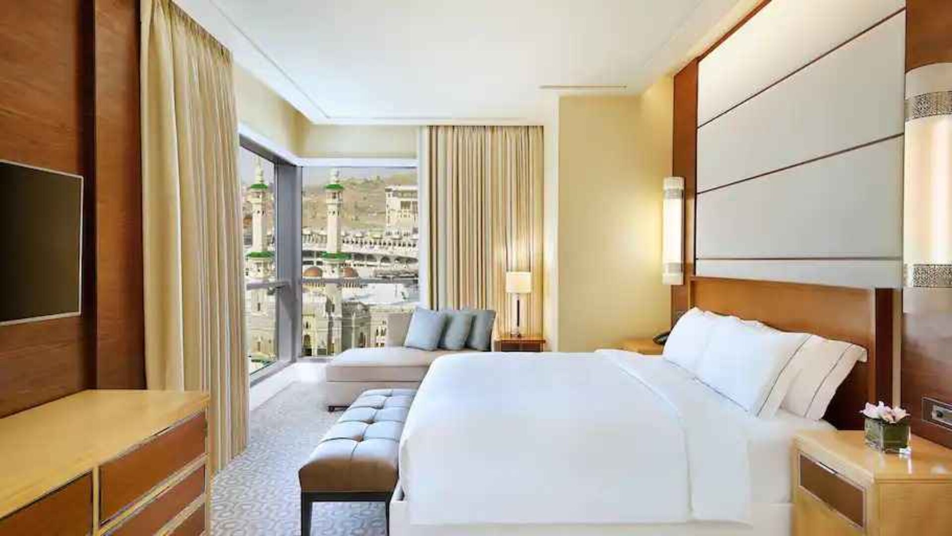 Bright king suite with view at the Conrad Makkah.