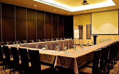 professional meeting room ideal for all business meetings and conferences at DoubleTree by Hilton Nairobi Hurlingham.
