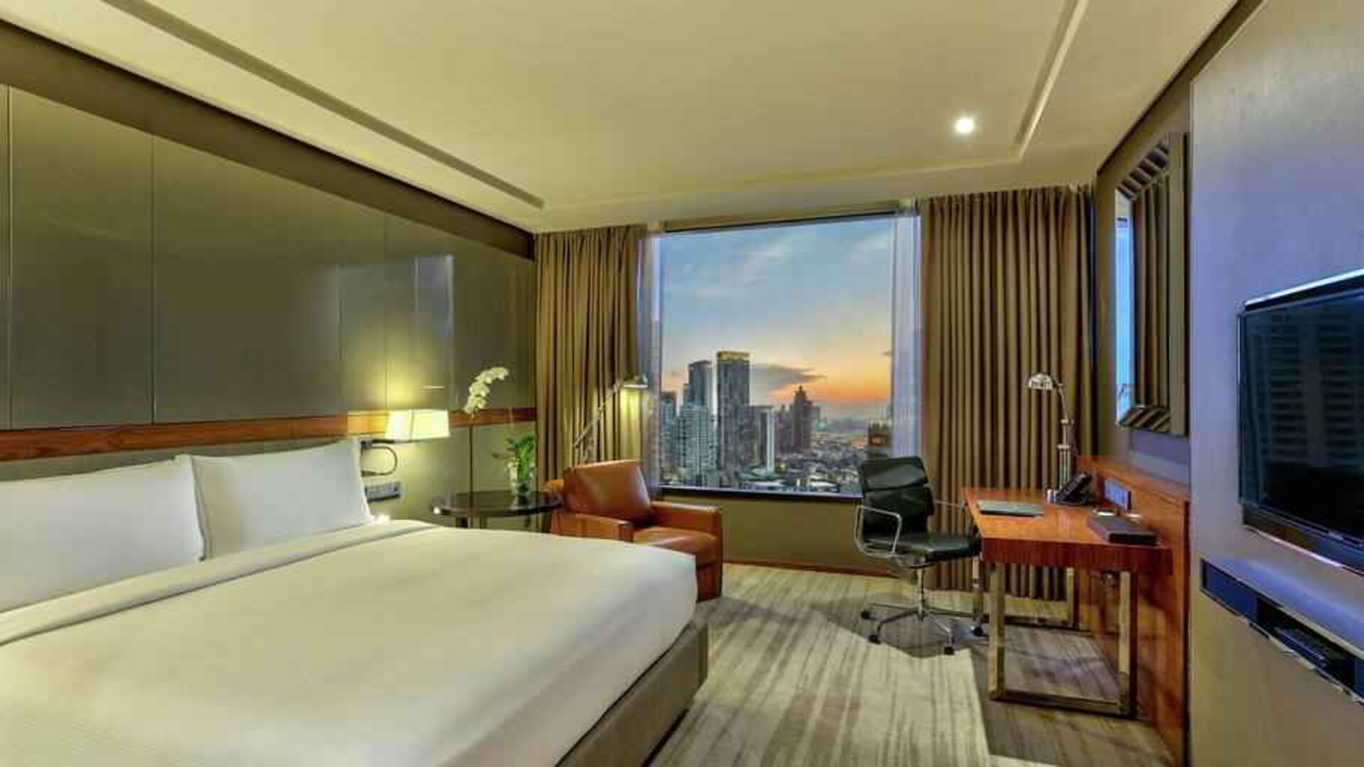 King bedroom with desk along the window at the Hilton Sukhumvit Bangkok.