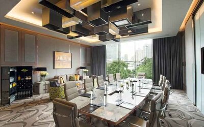Bright meeting room at the Hilton Sukhumvit Bangkok.