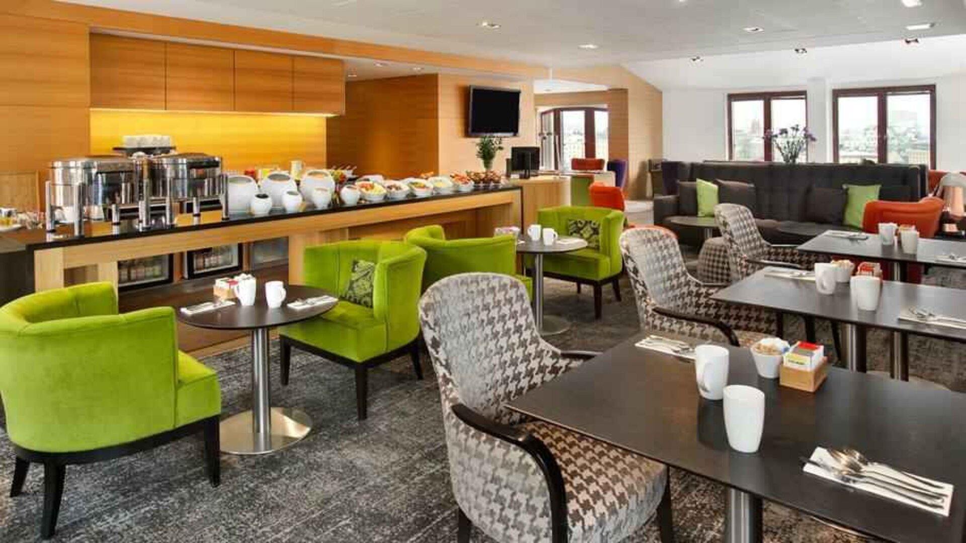 Dining area perfect for co-working at the Hilton Stockholm Slussen.