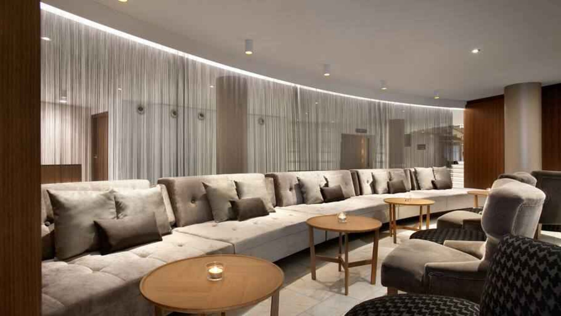 Hotel workspace with lounges at the Hilton Stockholm Slussen.