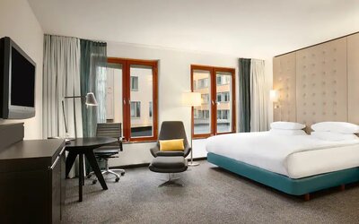 King bedroom with desk at the Hilton Stockholm Slussen.