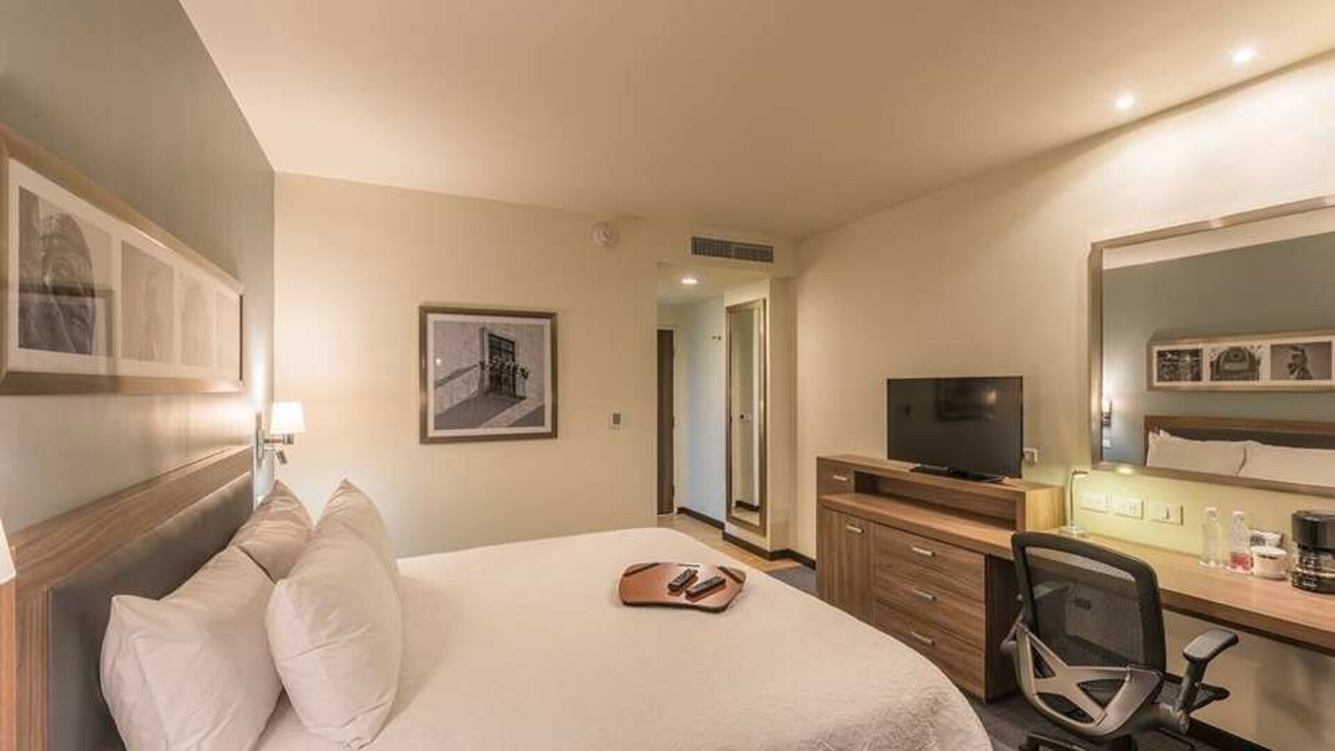lovely king suite with TV, work desk, and chair at Hampton Inn & Suites by Hilton Salamanca Bajio.