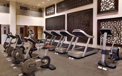 well equipped fitness center at Hilton Alexandria King's Ranch.