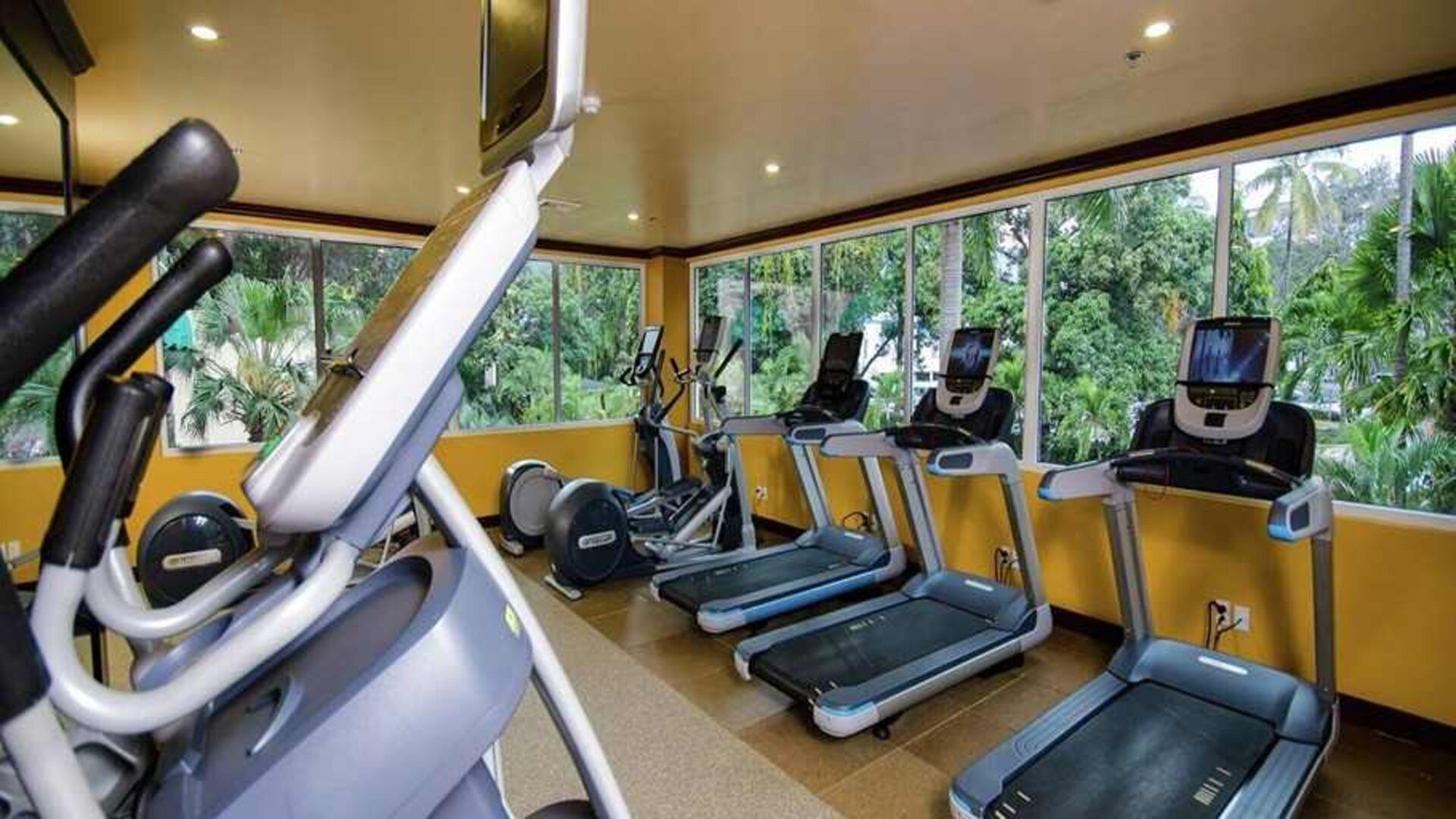 well equipped fitness center at Hilton Princess San Pedro Sula.