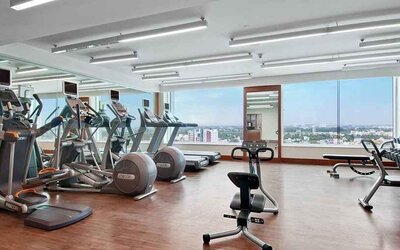 well equipped fitness center at Hilton Chennai.