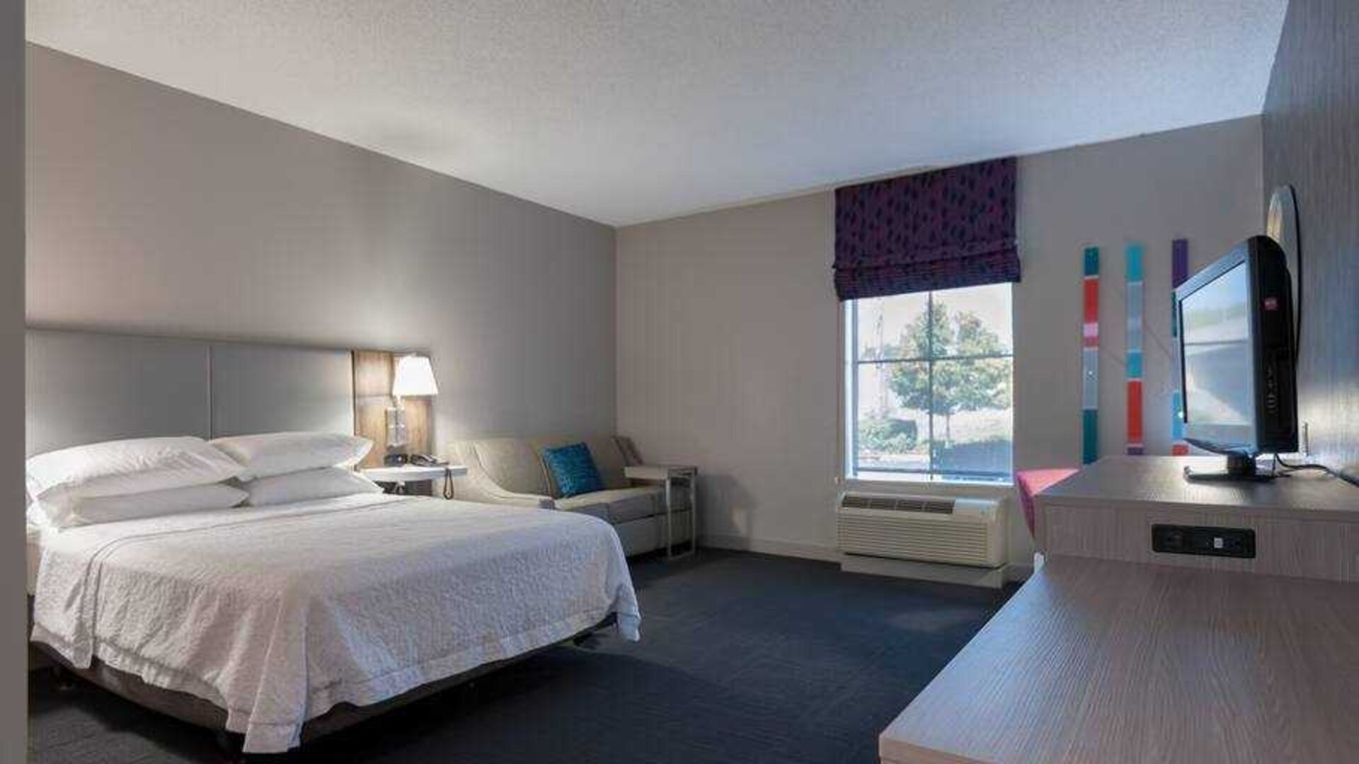 King bedroom at the Hampton Inn East Windsor.