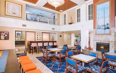 comfortable seating area ideal for coworking at Hampton Inn & Suites Annapolis.