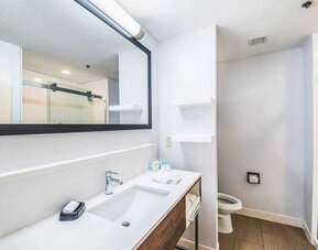 Guest bathroom at the Hampton Inn Greenfield.