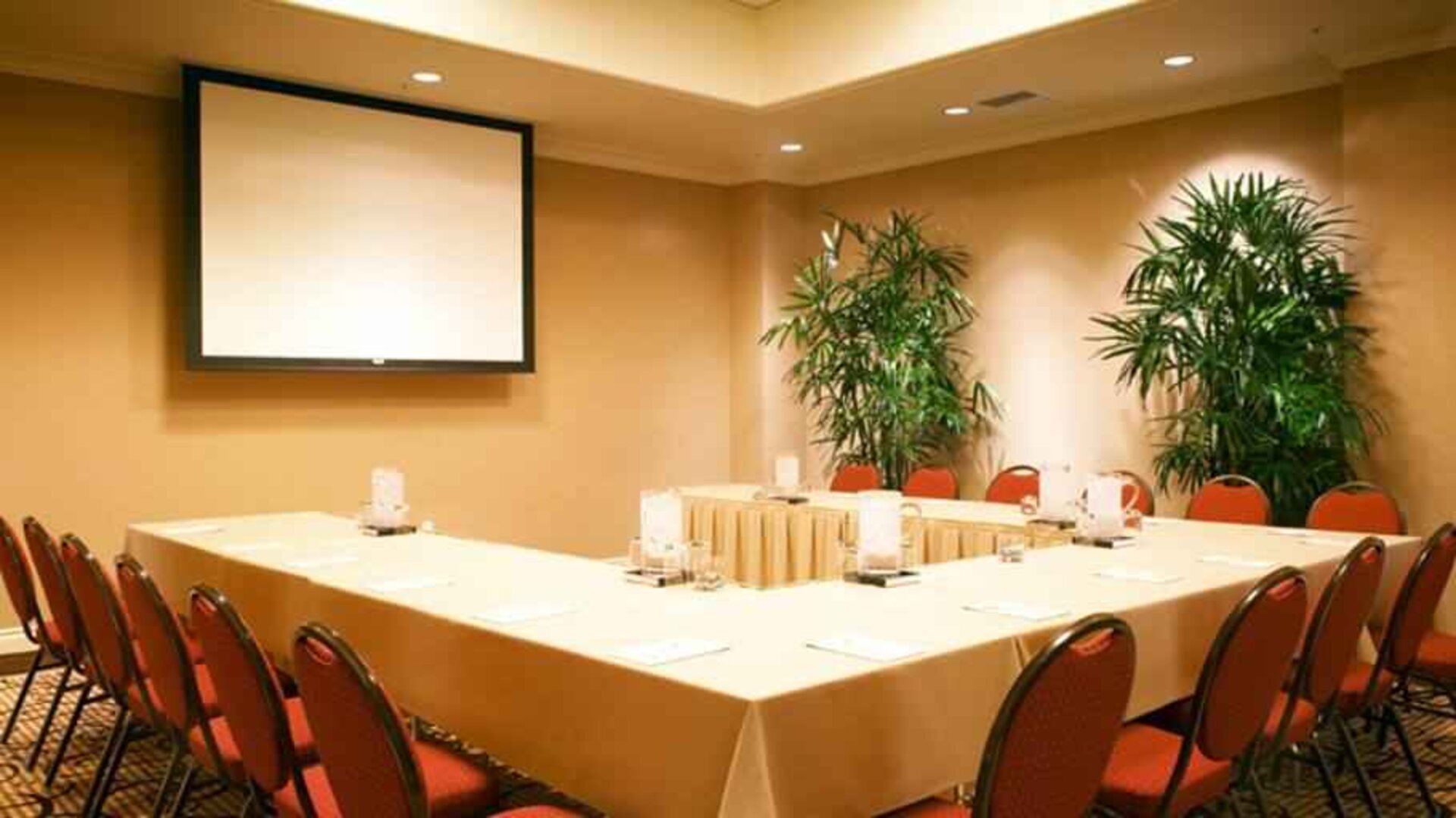 Meeting room with screen and u shape table at the DoubleTree Suites by Hilton Anaheim Resort-Convention Center.