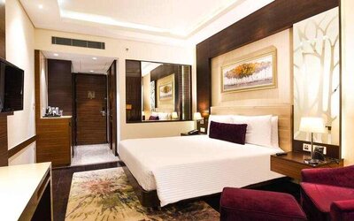 Spacious and comfortable hotel room at the DoubleTree by Hilton Gurugram Baani Square.