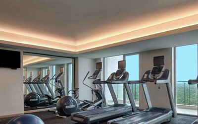 Fitness center at the DoubleTree Suites by Hilton Bangalore.