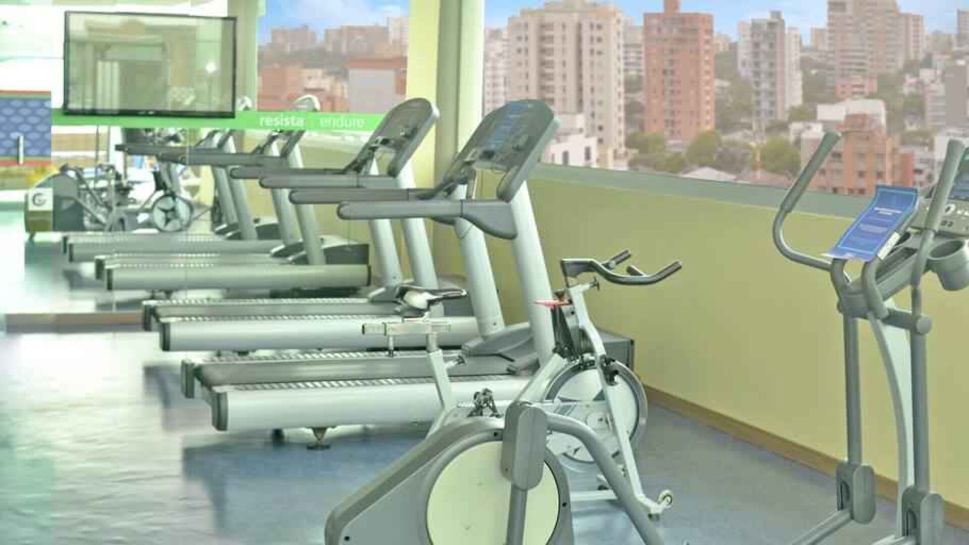 Fitness center at the Hampton by Hilton Barranquilla.