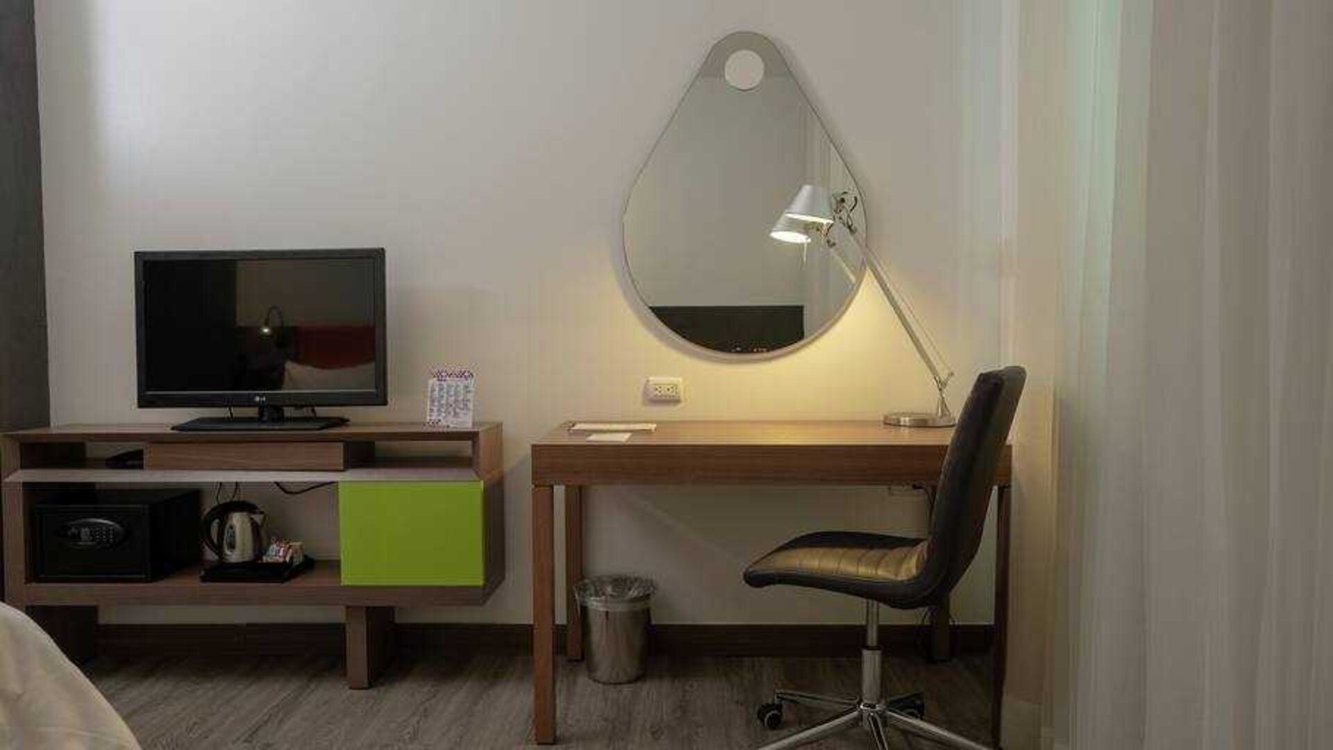 Working station in a hotel room at the Hampton by Hilton Cartagena.