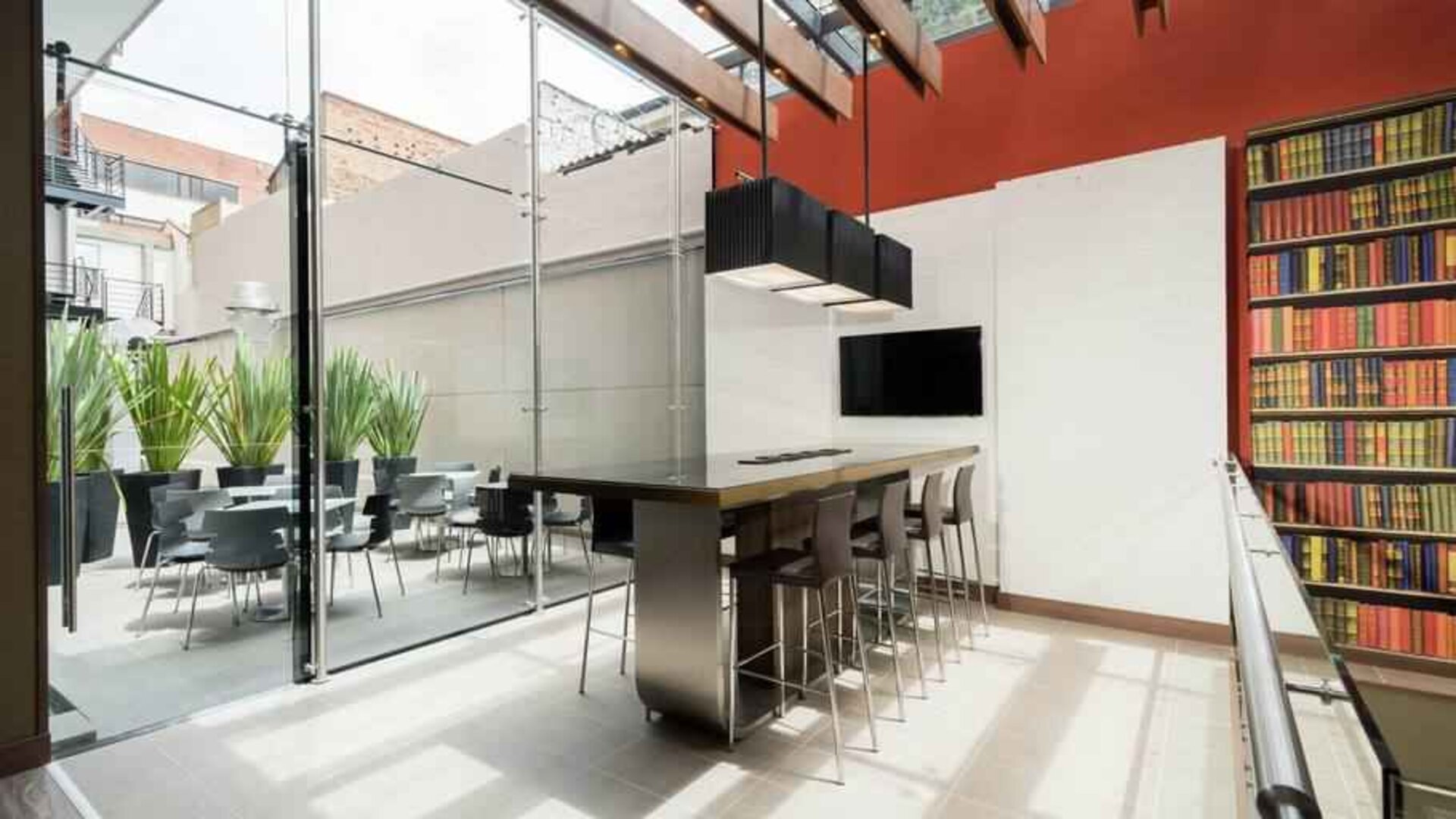 Bright hotel workspace at the Hampton By Hilton Bogota Usaquen.