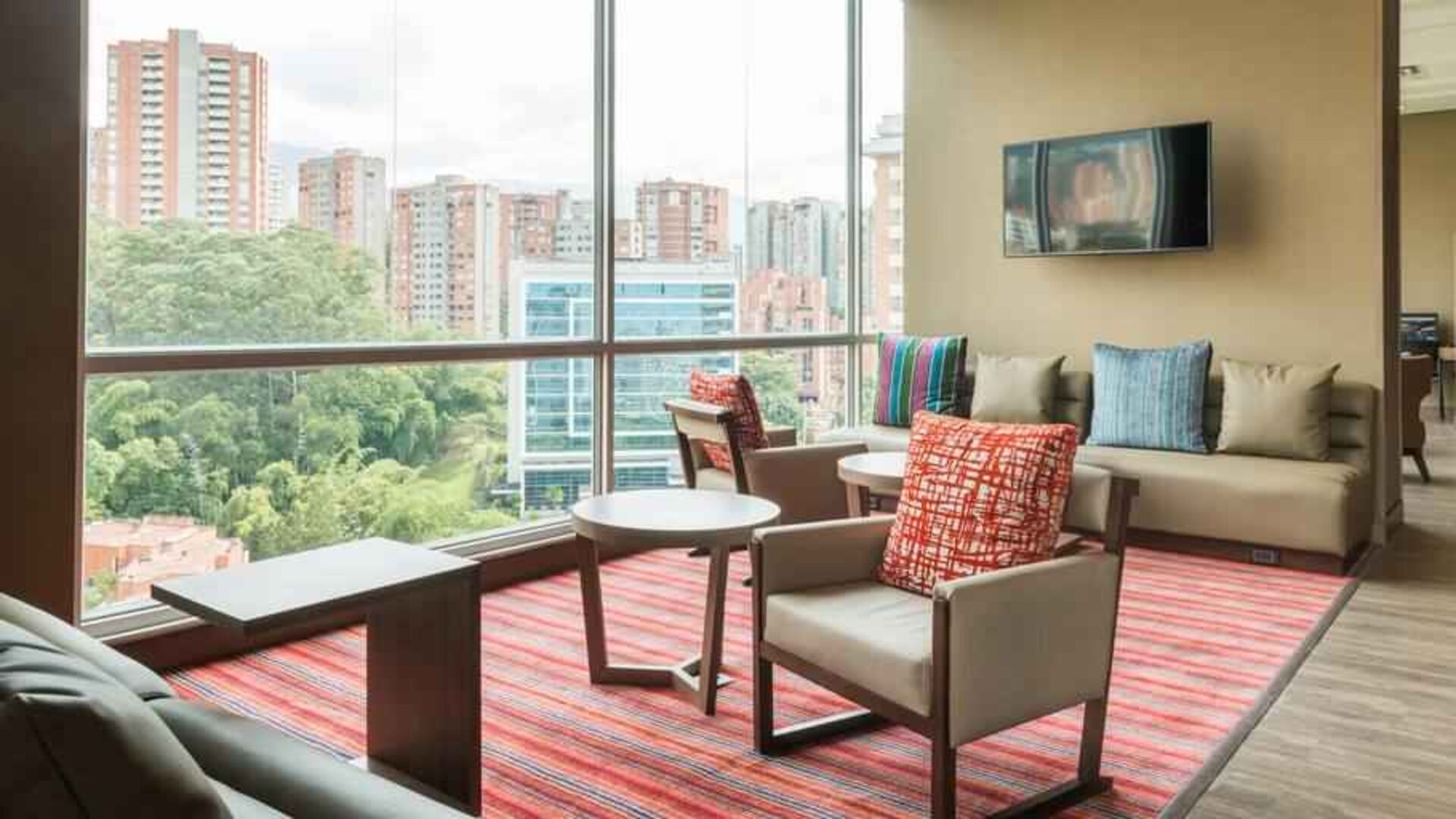 Bright hotel workspace at the Hampton by Hilton Medellin Antioquia.