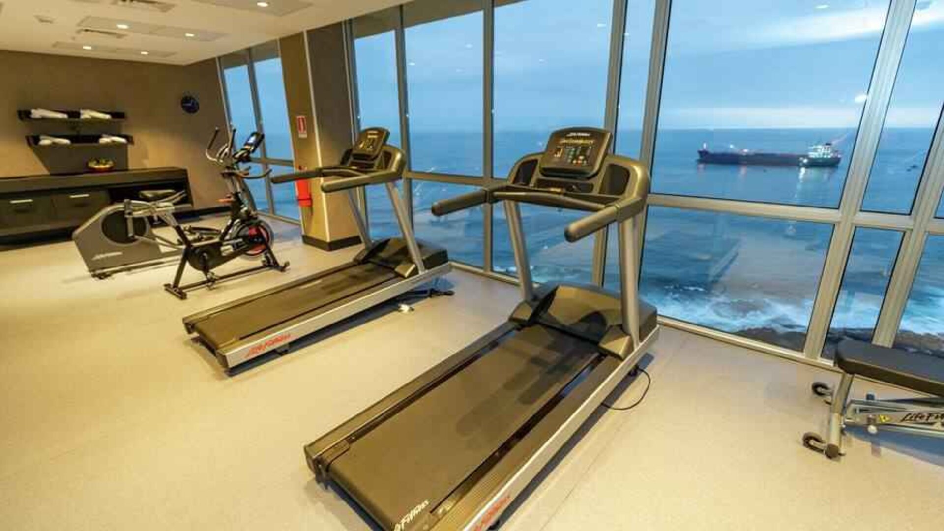 Fitness center at the Hampton by Hilton Antofagasta.