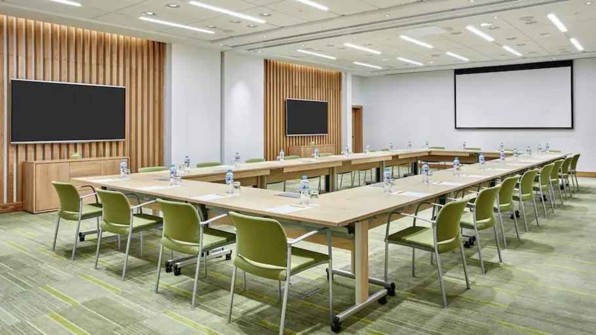 Meeting room with u shape table at the Hilton Garden Inn Erzurum.