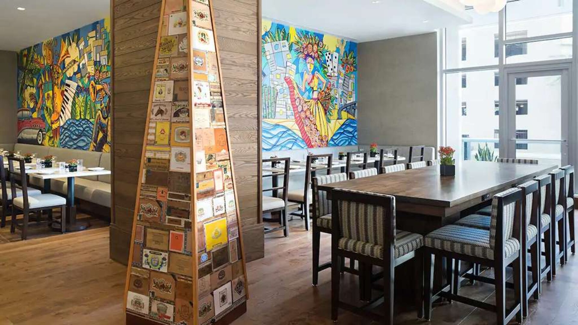 Dining area suitable for co-working at Hyatt Centric Brickell Miami.
