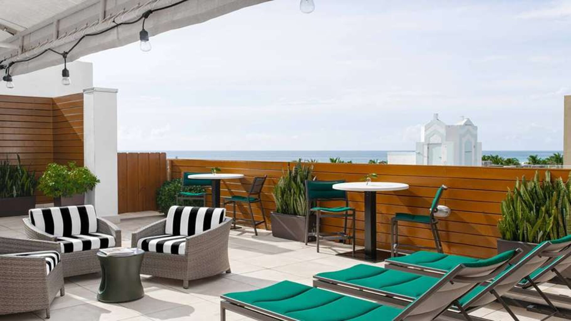 Beautiful outdoor terrace suitable as workspace at Winter Haven, Autograph Collection.
