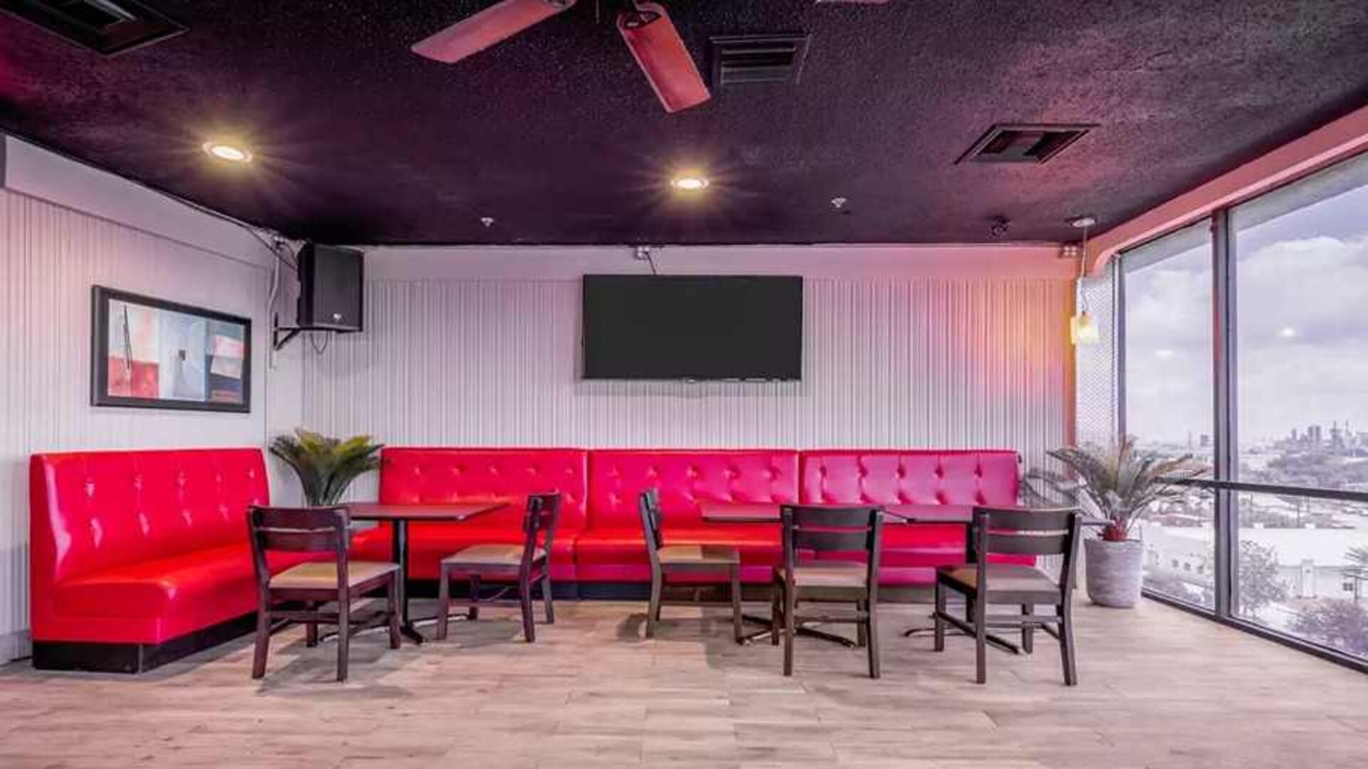 Comfortable lounge and coworking space at Quality Inn Pasadena.