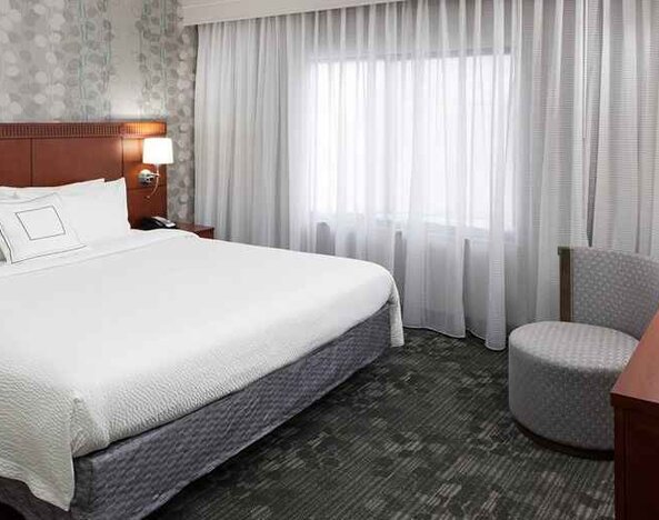 Day use room with natural light at Courtyard Miami Dolphin Mall.