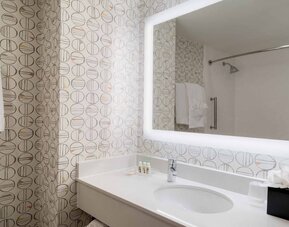 Private guest bathroom at Holiday Inn Wall Street.