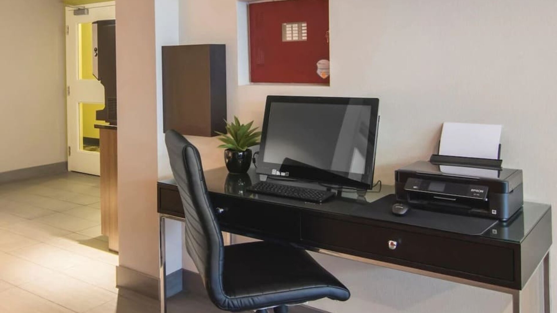 Dedicated business center with PC and internet at Comfort Inn Airport East Ancienne-Lorette.