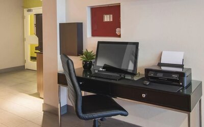 Dedicated business center with PC and internet at Comfort Inn Airport East Ancienne-Lorette.