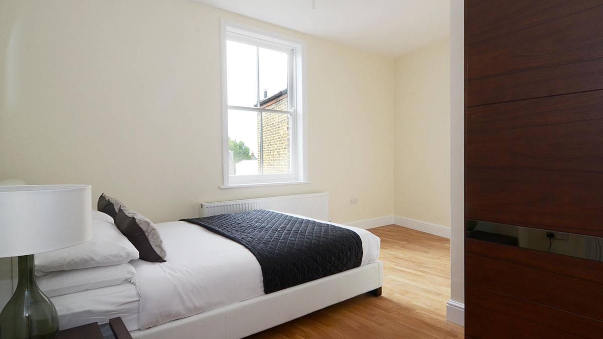 Another view of the double bedroom, with window, in the Hammersmith One.