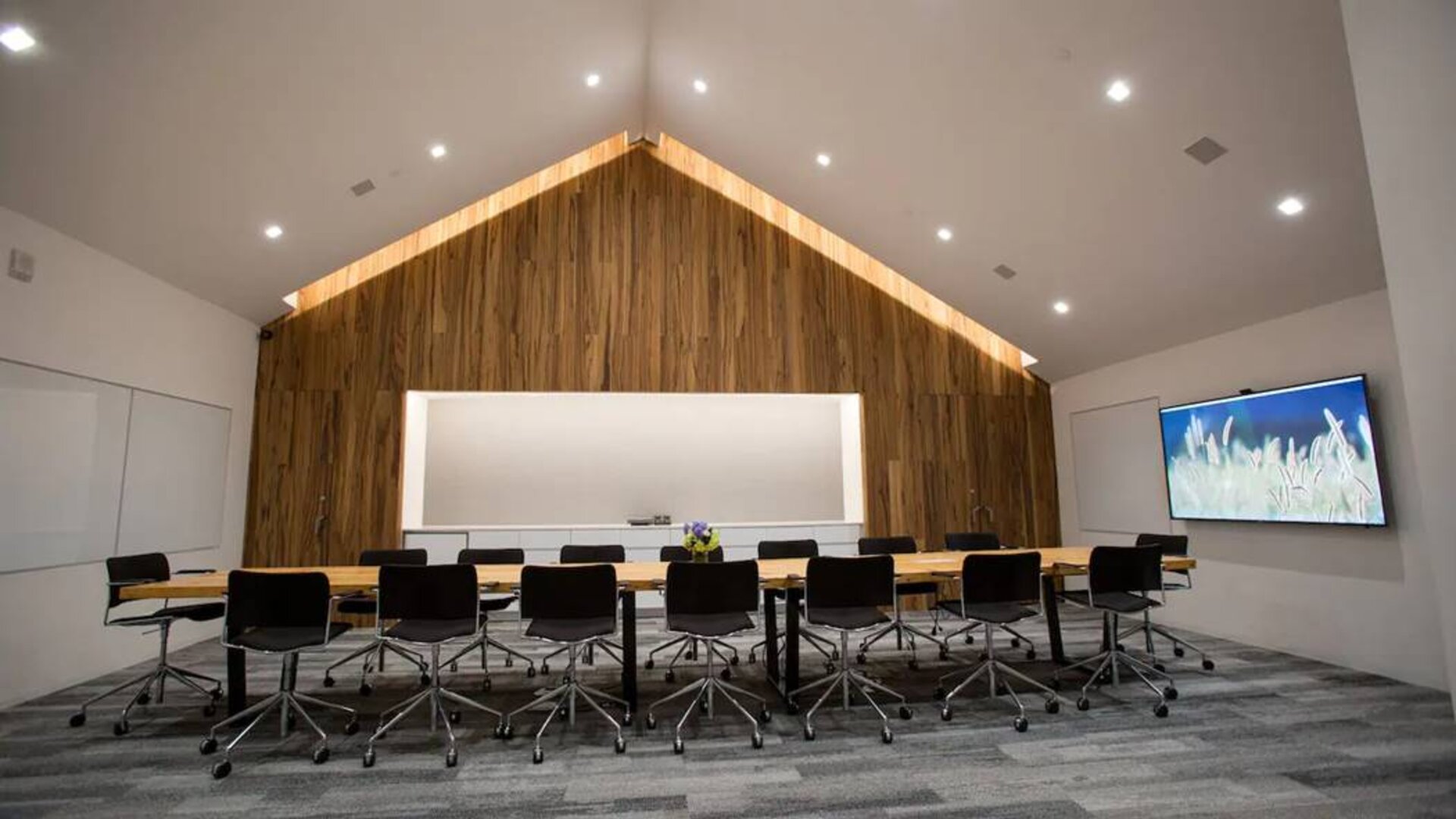 A conference room in the Hyatt Union Square New York with space for over a dozen attendees around a long table.