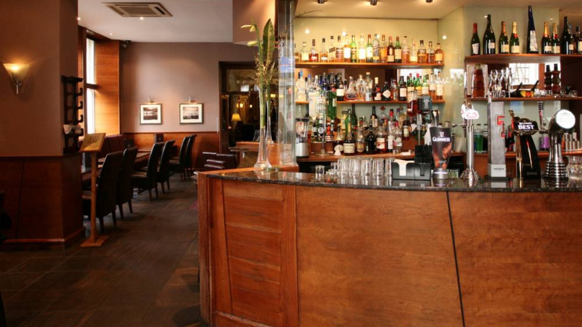 The Royal Highland Hotel’s Ash bar and restaurant provides locally sourced fare, including a wide range of beverages.