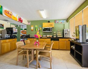 Quality Inn & Suites Hollywood Boulevard